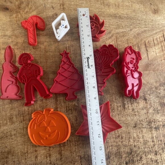 Vintage Red Holiday Cookie Cutters Pig Pumpkin Santa Rabbit Sun Star Christmas - Picture 5 of 8